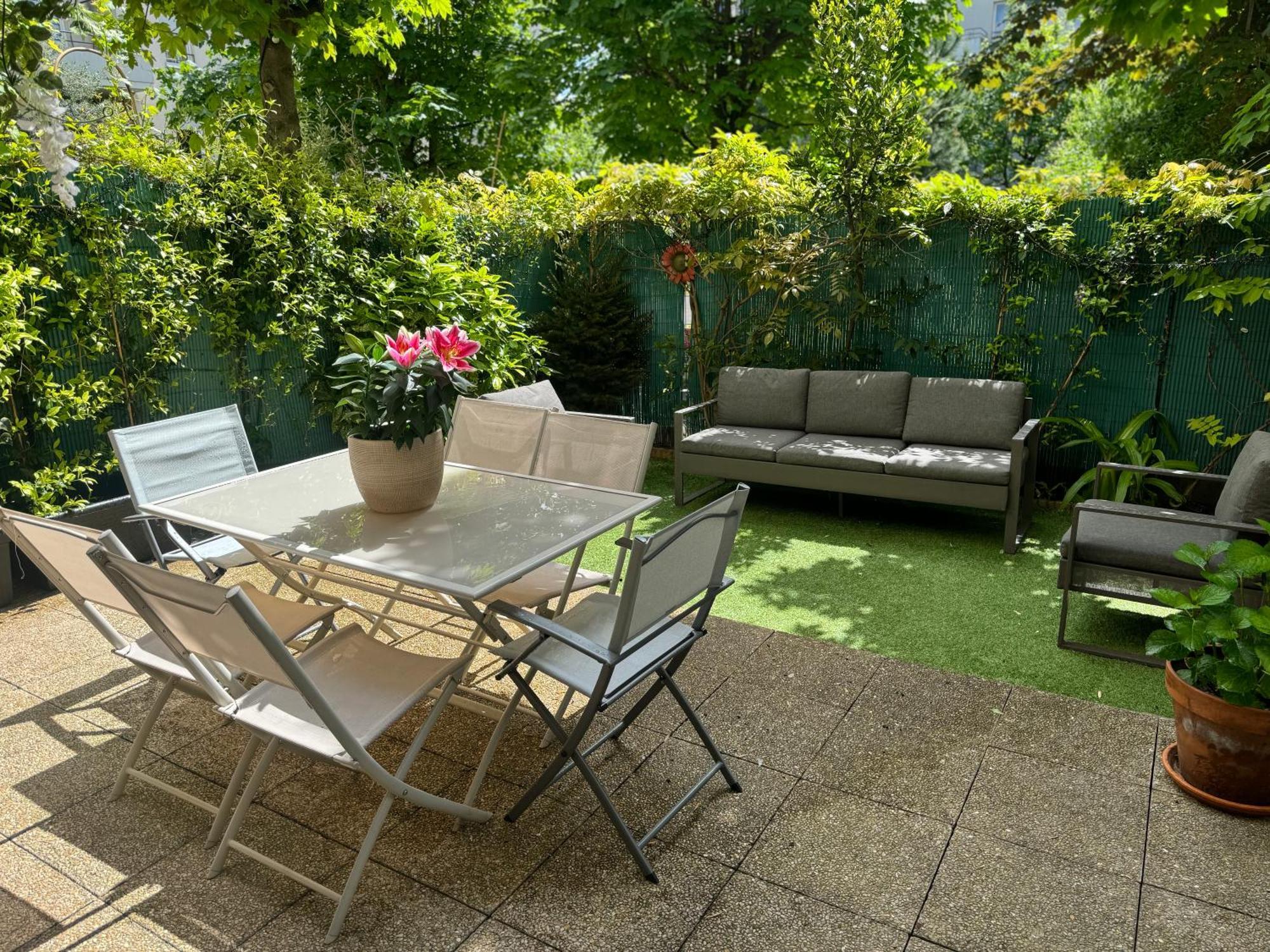 Le jardin du stade by UTA HOUSE Saint-Denis  Extérieur photo
