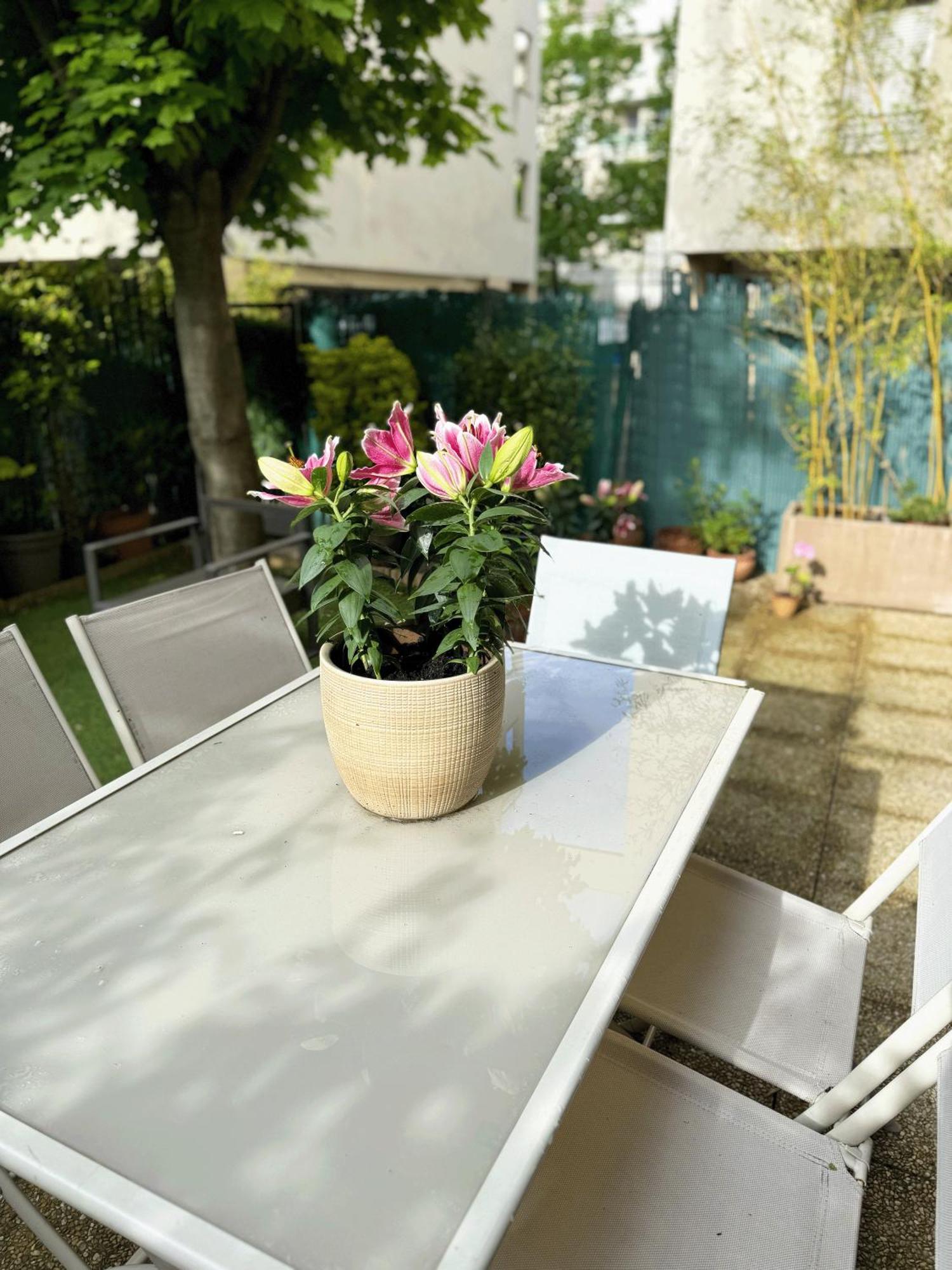 Le jardin du stade by UTA HOUSE Saint-Denis  Extérieur photo